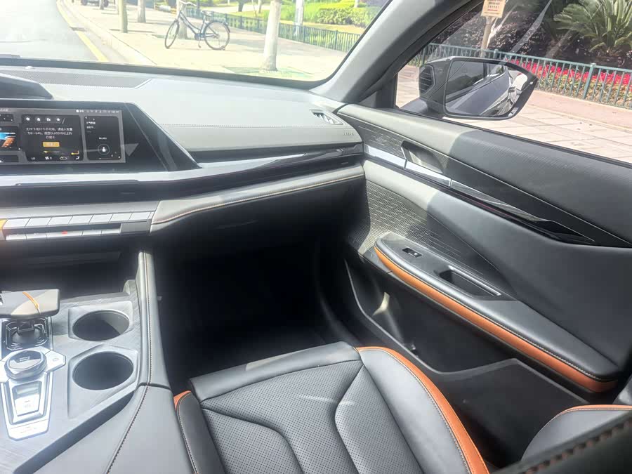 Changan UNI-V 2023 1.5T Premium - zdjęcie 9