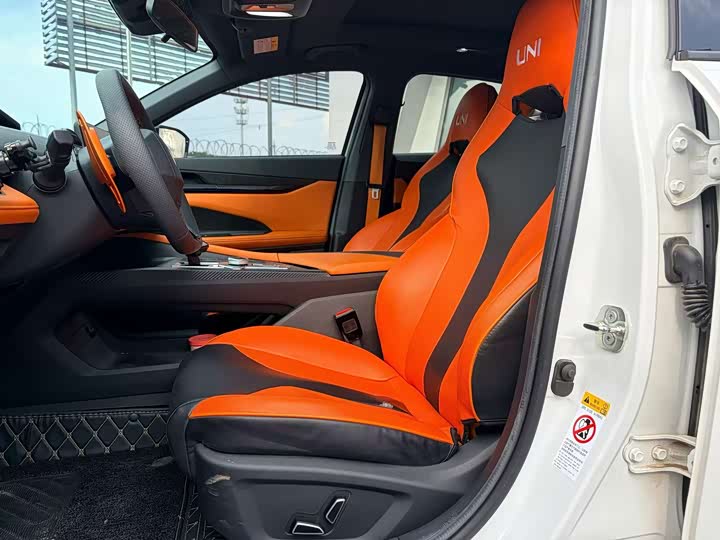 Changan UNI-V 2023 1.5T Sport - zdjęcie 14