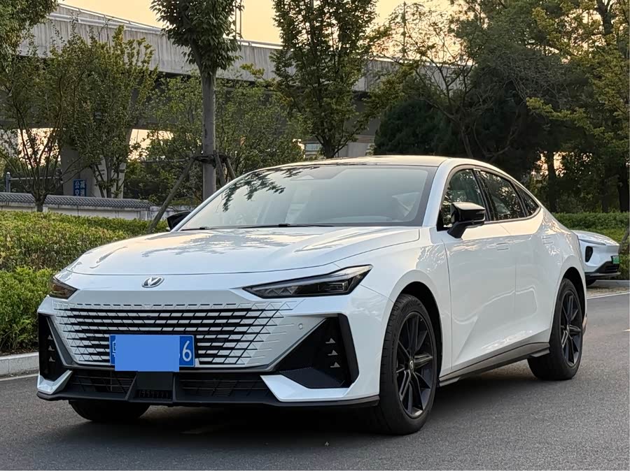 Changan UNI-V 2024 1.5T High Energy Version - zdjęcie 1