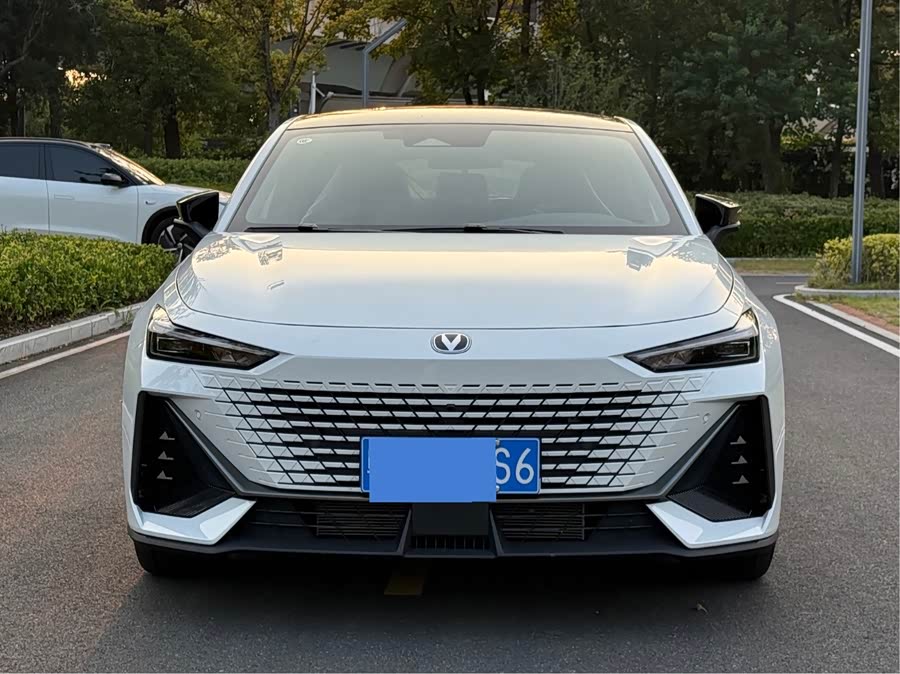 Changan UNI-V 2024 1.5T High Energy Version - zdjęcie 2