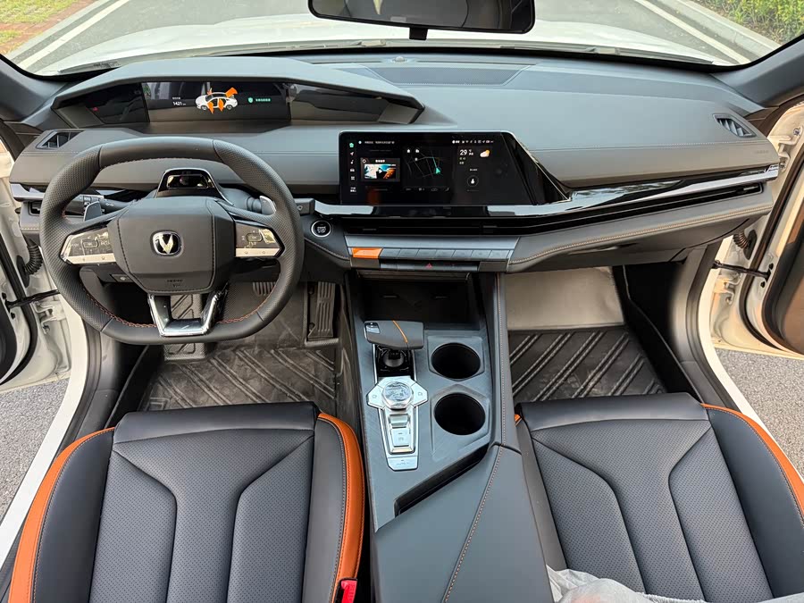 Changan UNI-V 2024 1.5T High Energy Version - zdjęcie 14