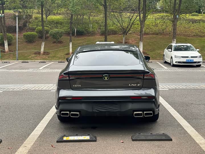 Changan UNI-V 2024 1.5T Premium Sports Edition - zdjęcie 17