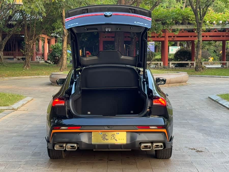 Changan UNI-V 2024 1.5T Premium Sports Edition - zdjęcie 19
