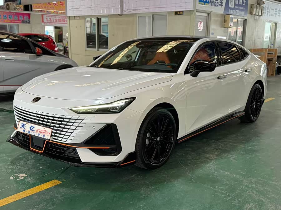 Changan UNI-V 2025 1.5T 500Bar High Energy Sports Edition - zdjęcie 1
