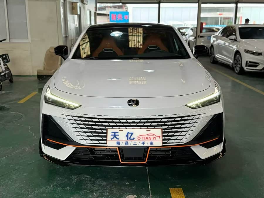 Changan UNI-V 2025 1.5T 500Bar High Energy Sports Edition - zdjęcie 2
