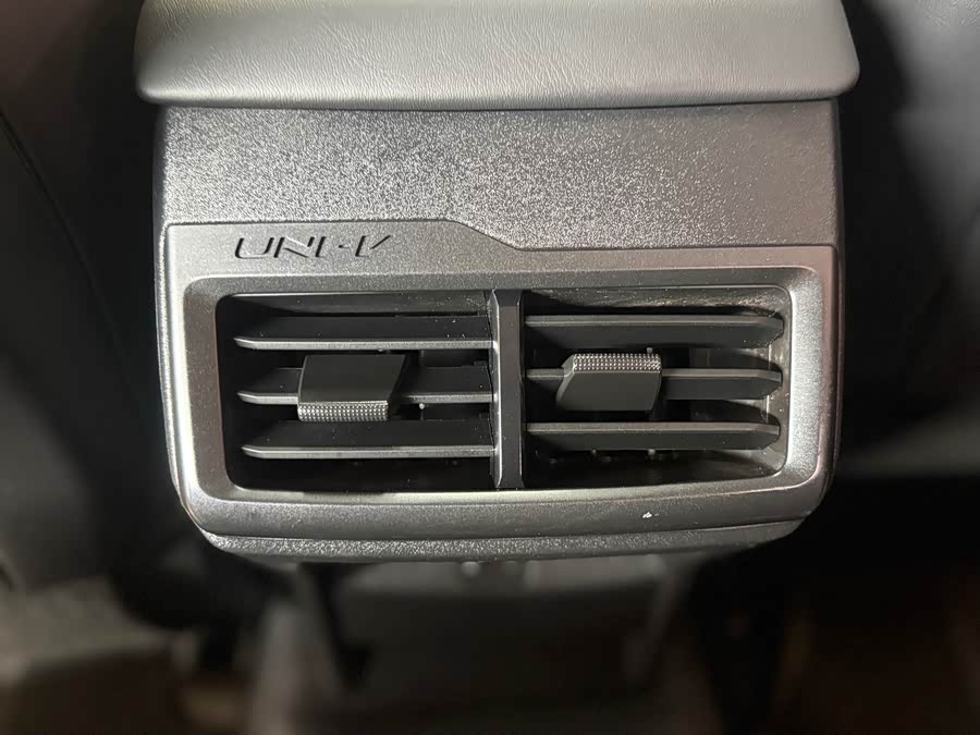 Changan UNI-V 2025 1.5T 500Bar High Energy Sports Edition - zdjęcie 12