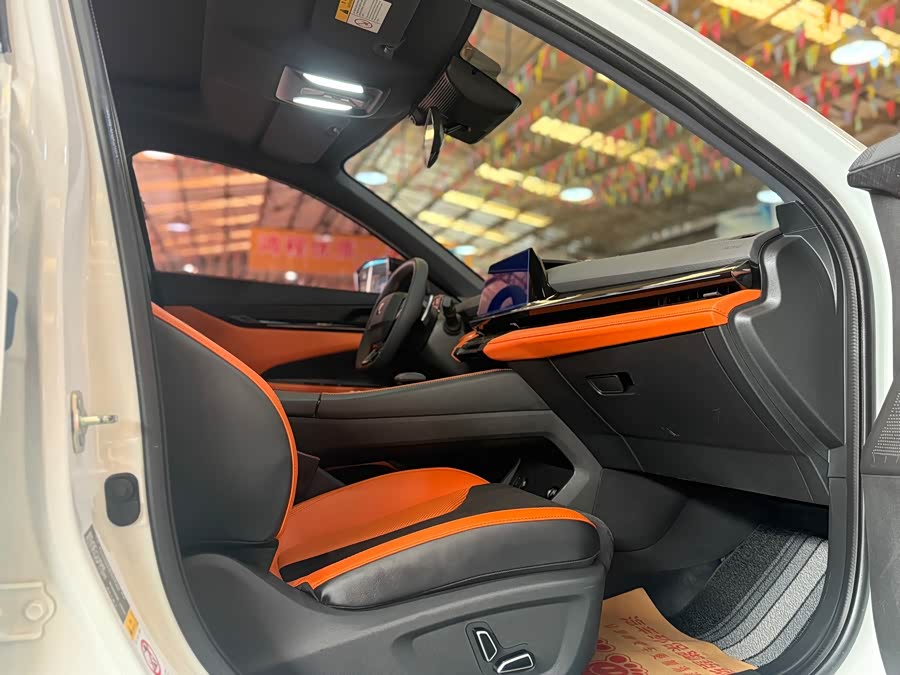Changan UNI-V 2025 1.5T 500Bar High Energy Sports Edition - zdjęcie 13