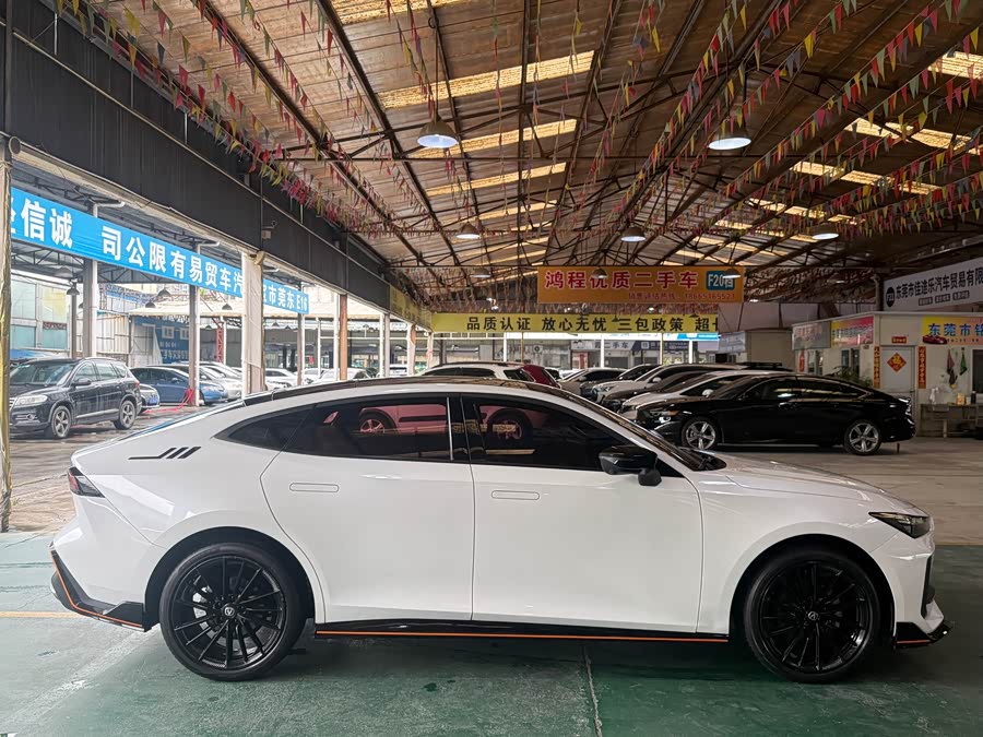 Changan UNI-V 2025 1.5T 500Bar High Energy Sports Edition - zdjęcie 19