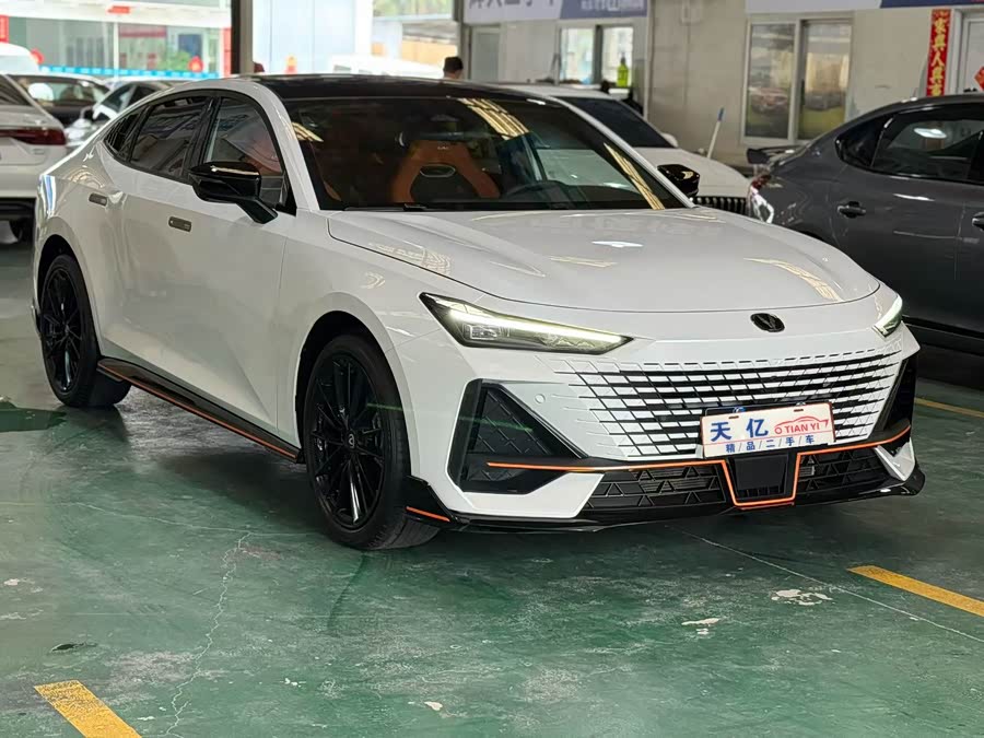 Changan UNI-V 2025 1.5T 500Bar High Energy Sports Edition - zdjęcie 3