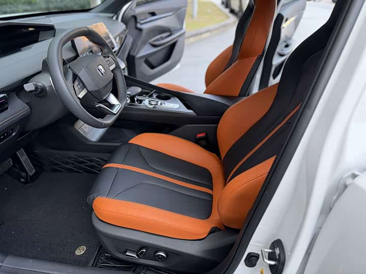 Changan UNI-V 2025 1.5T 500Bar Premium Sports Edition - zdjęcie 14