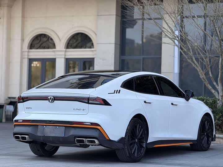 Changan UNI-V 2025 1.5T 500Bar Premium Sports Edition - zdjęcie 18