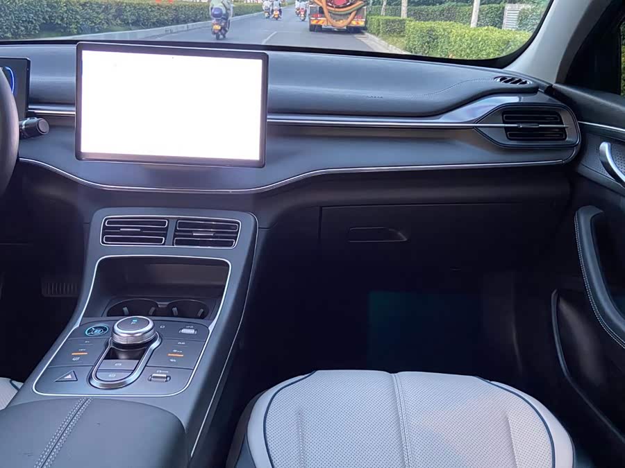 Chaser 05 2024 Glory DM-i 55KM Luxury - zdjęcie 9
