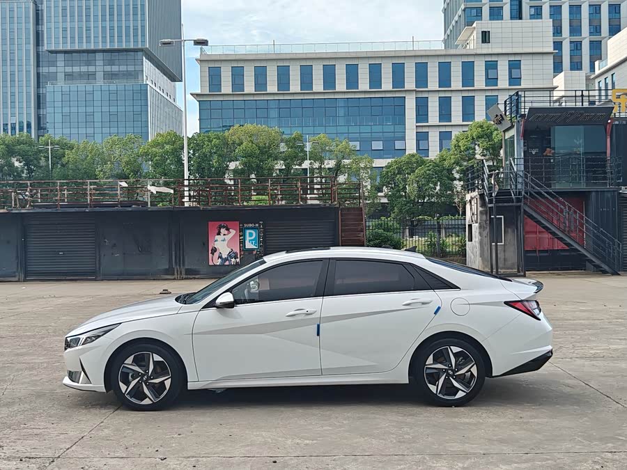 Elantra 2022 240TGDi DCT Luxury - zdjęcie 4