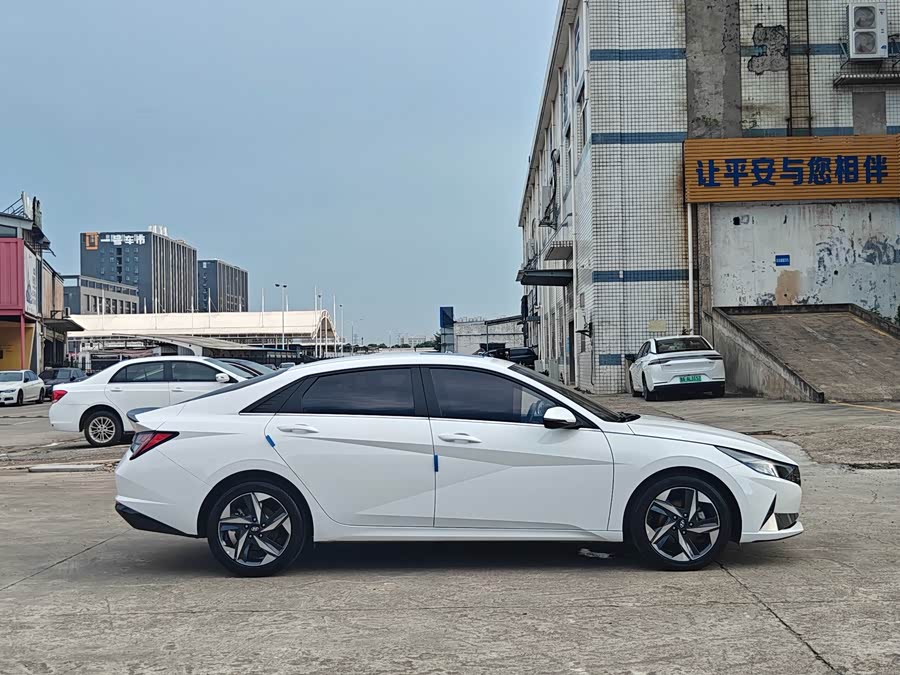 Elantra 2022 240TGDi DCT Luxury - zdjęcie 8