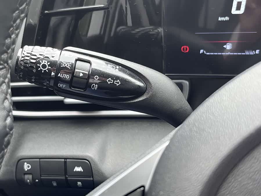Elantra 2023 1.5L CVT LUX Premium Edition - zdjęcie 13