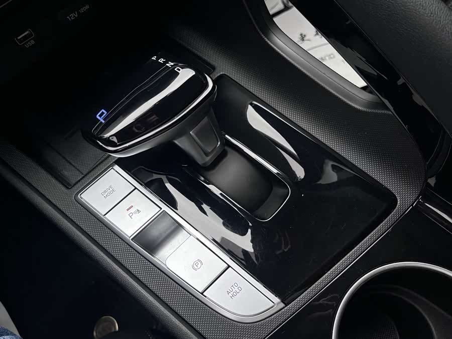 Elantra 2023 1.5L CVT LUX Premium Edition - zdjęcie 15