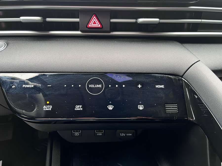 Elantra 2023 1.5L CVT LUX Premium Edition - zdjęcie 17
