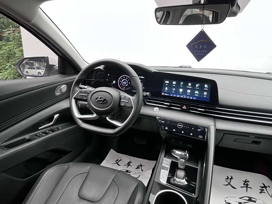 Elantra 2023 1.5L CVT LUX Premium Edition - zdjęcie 4