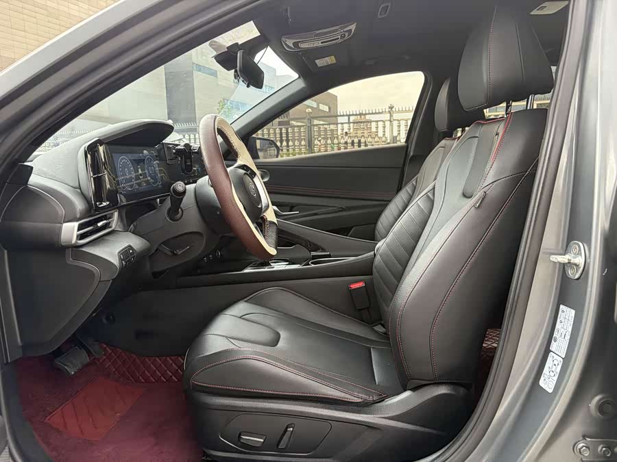 Elantra 2023 1.5L CVT LUX Premium Edition - zdjęcie 4