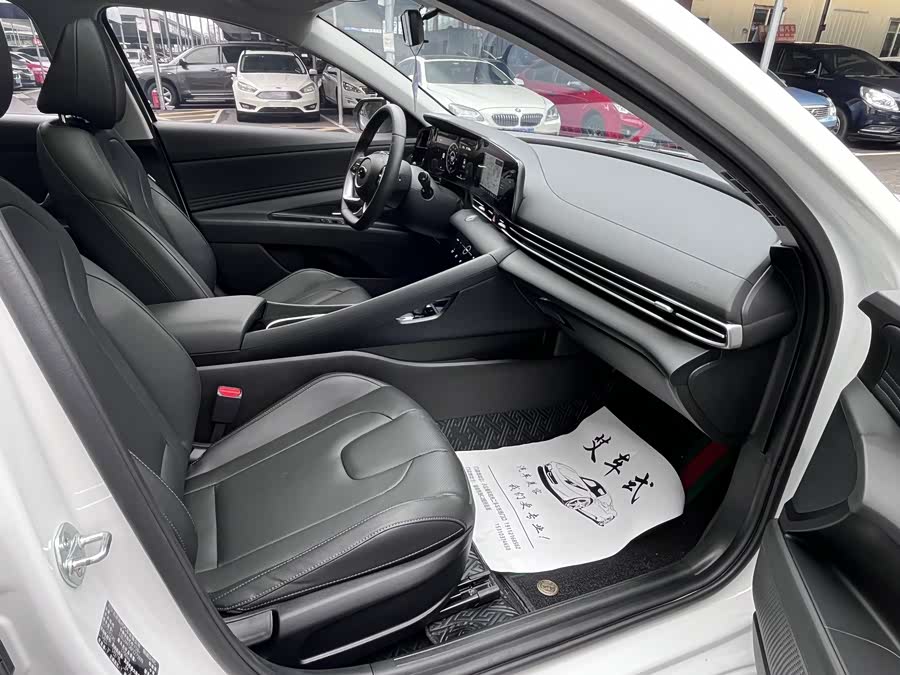 Elantra 2023 1.5L CVT LUX Premium Edition - zdjęcie 9