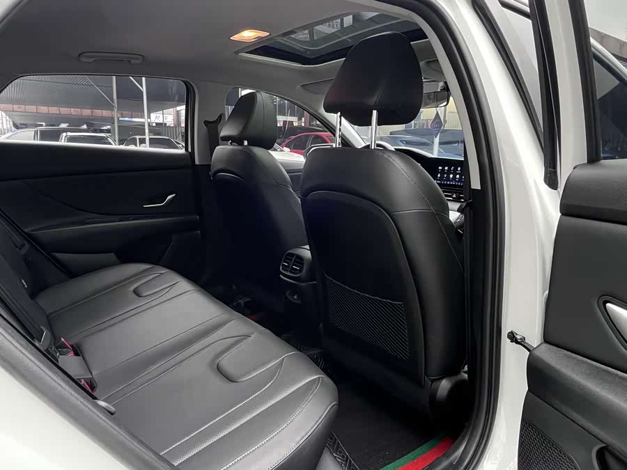 Elantra 2023 1.5L CVT LUX Premium Edition - zdjęcie 10