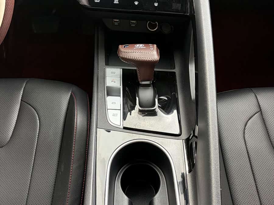 Elantra 2023 1.5L CVT LUX Premium Edition - zdjęcie 10