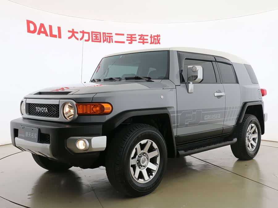 FJ Cruiser 2023 4.0L GX-R Middle East - zdjęcie 1