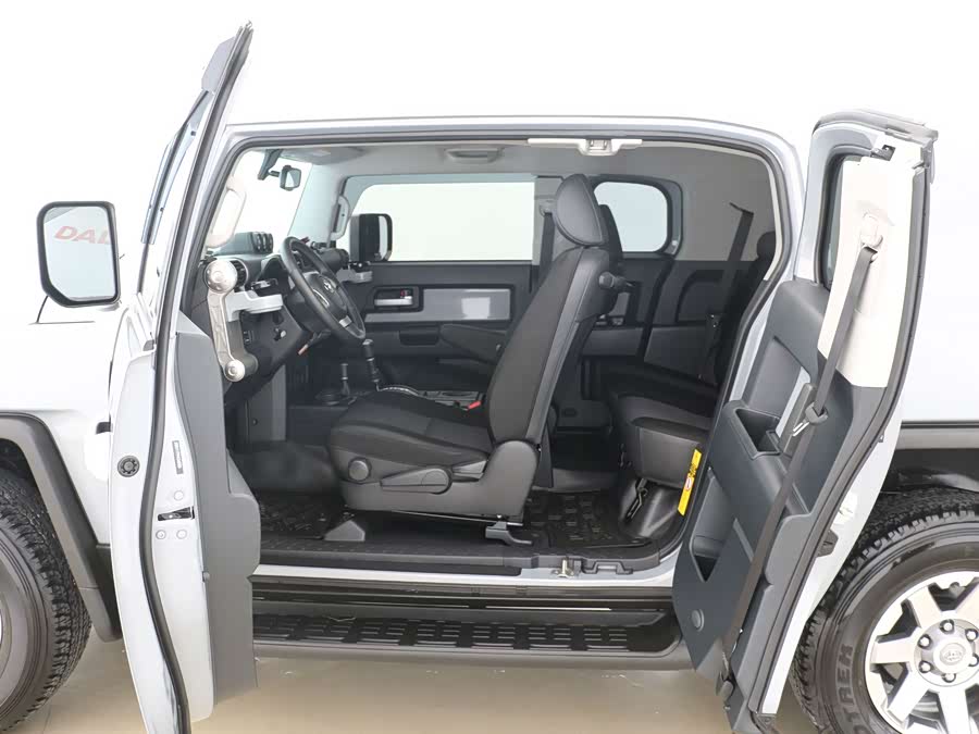 FJ Cruiser 2023 4.0L GX-R Middle East - zdjęcie 11