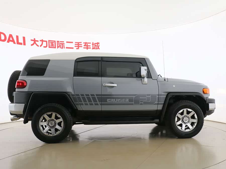 FJ Cruiser 2023 4.0L GX-R Middle East - zdjęcie 12