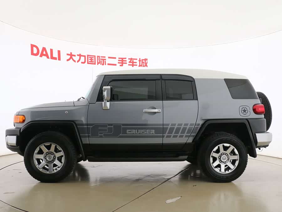 FJ Cruiser 2023 4.0L GX-R Middle East - zdjęcie 13