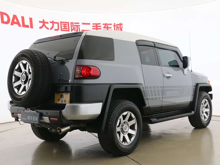 FJ Cruiser 2023 4.0L GX-R Middle East - zdjęcie 14