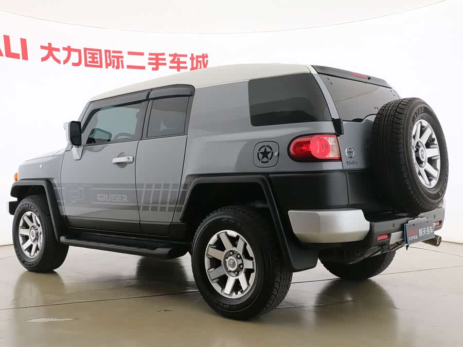 FJ Cruiser 2023 4.0L GX-R Middle East - zdjęcie 16