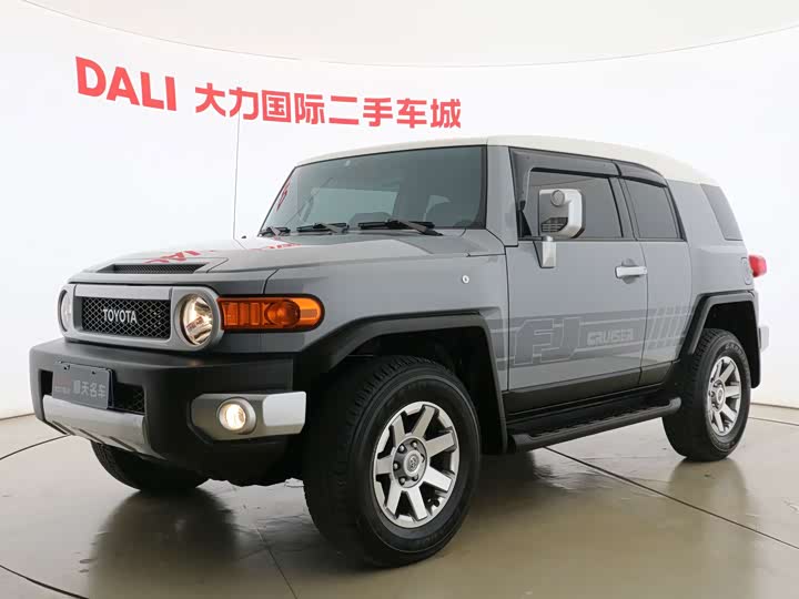 FJ Cruiser 2023 4.0L GX-R Middle East - zdjęcie 18
