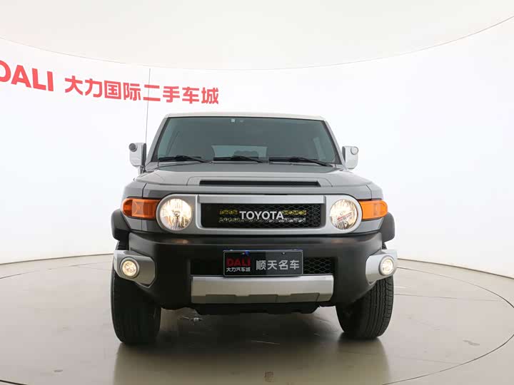 FJ Cruiser 2023 4.0L GX-R Middle East - zdjęcie 19