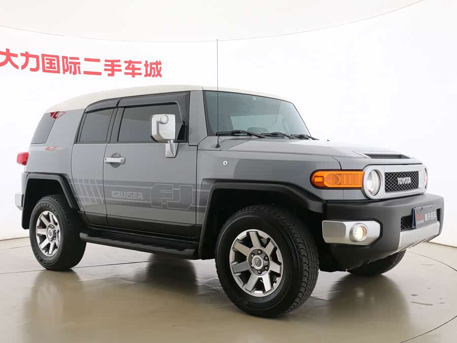 FJ Cruiser 2023 4.0L GX-R Middle East - zdjęcie 3