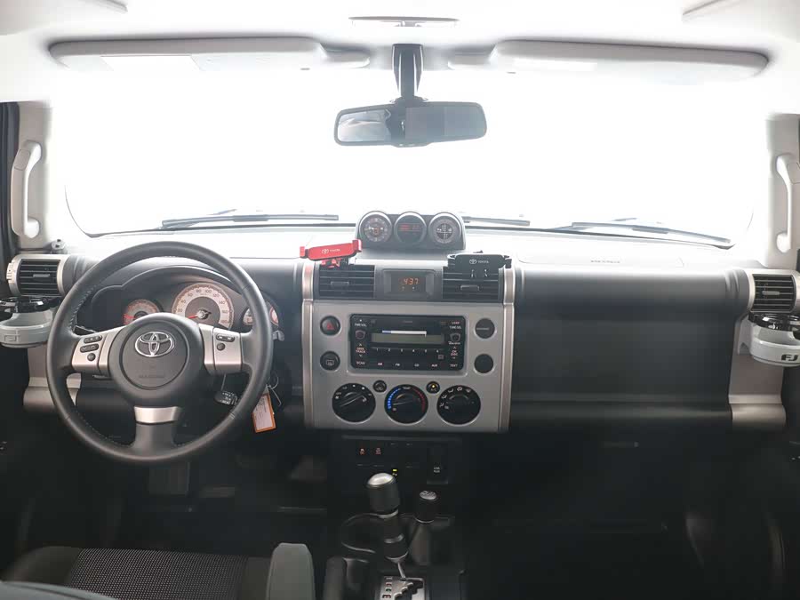 FJ Cruiser 2023 4.0L GX-R Middle East - zdjęcie 7