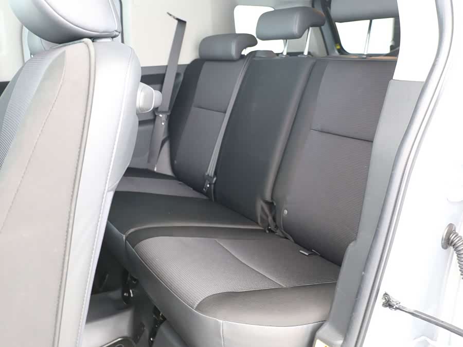 FJ Cruiser 2023 4.0L GX-R Middle East - zdjęcie 10