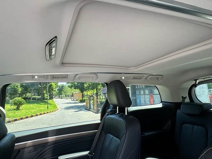GAC M8 2023 390T Premium - zdjęcie 16