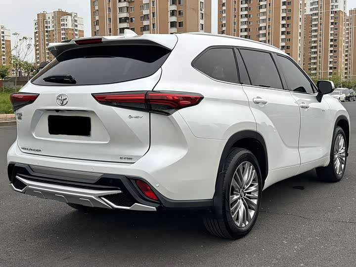Highlander 2024 2.5L Intelligent Electric Hybrid AWD Premium 7-Seater - zdjęcie 18