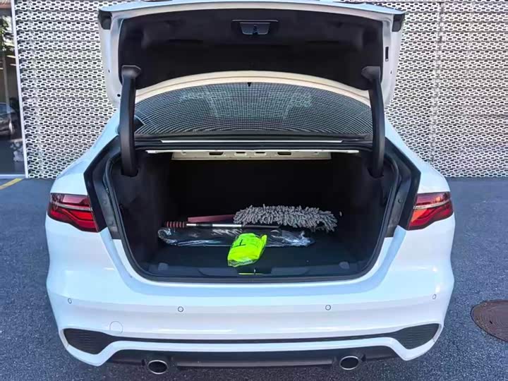 Jaguar XEL 2024 2.0T 200PS R-DYNAMIC Youth Sport - zdjęcie 15