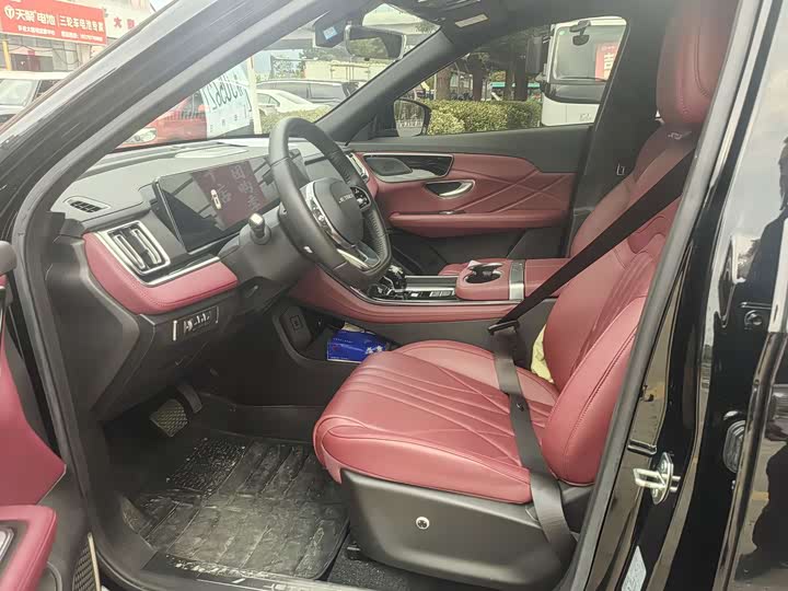 Jietu X70 PLUS 2025 1.5T Luxury 5-seater - zdjęcie 13
