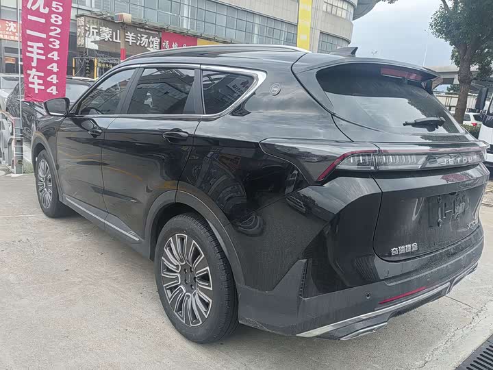 Jietu X70 PLUS 2025 1.5T Luxury 5-seater - zdjęcie 15