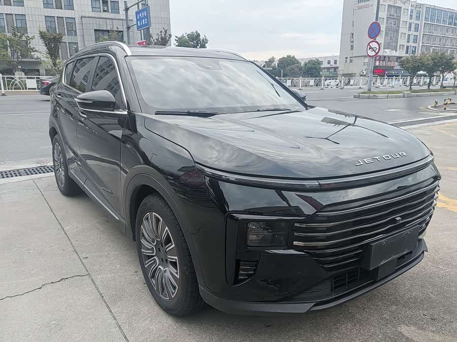 Jietu X70 PLUS 2025 1.5T Luxury 5-seater - zdjęcie 3