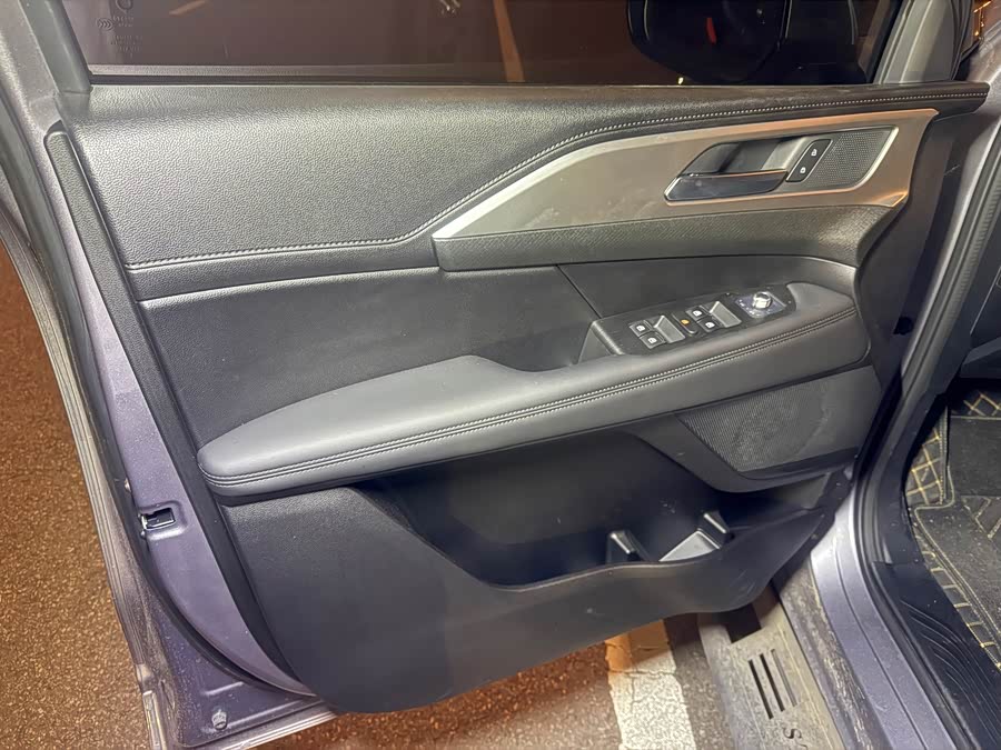 Jingang Pao 2.0T Auto 8AT Diesel 4WD Elite Flatbed - zdjęcie 3