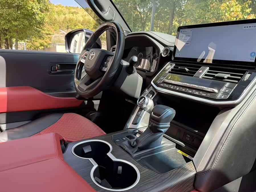 Land Cruiser LC300 2025 3.5T Auto - zdjęcie 13