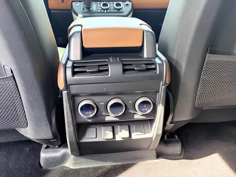 Land Rover Defender 2024 110 3.0T P400 XS - zdjęcie 17