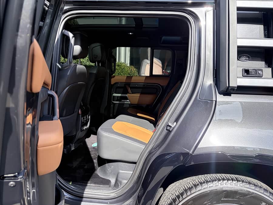 Land Rover Defender 2024 110 3.0T P400 XS - zdjęcie 18
