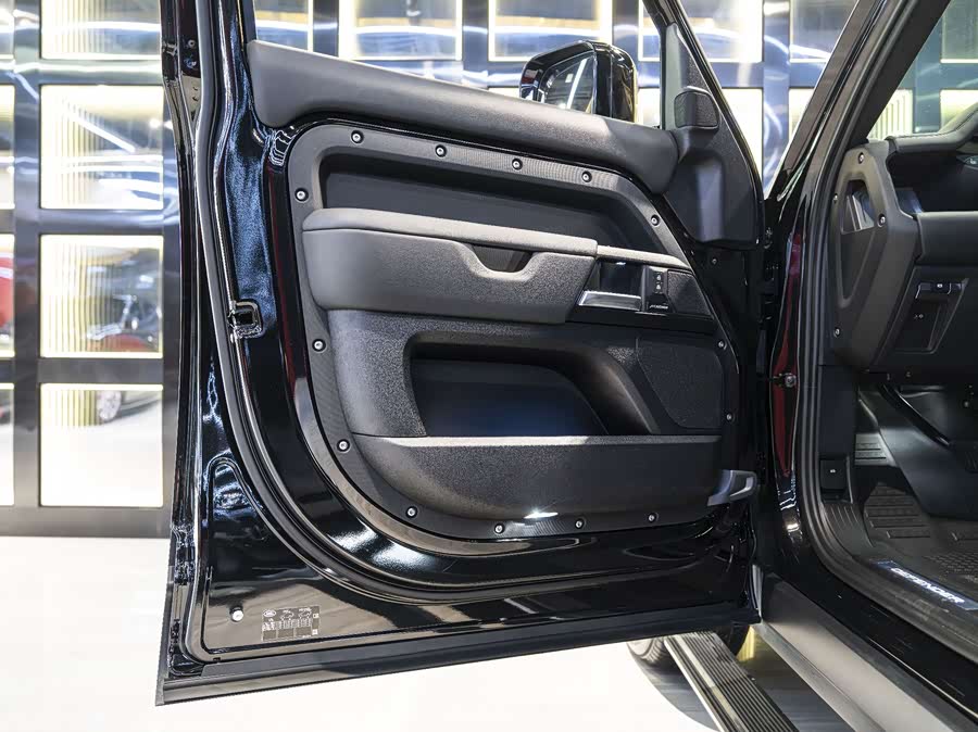 Land Rover Defender 2025 110 3.0T P400 X-Dynamic HSE - zdjęcie 14