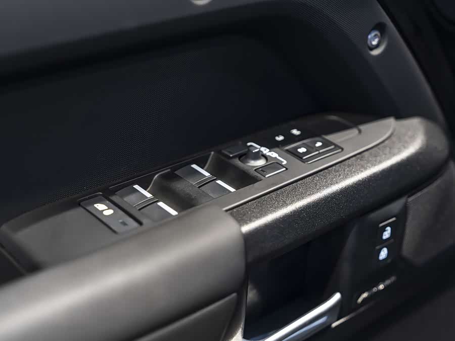 Land Rover Defender 2025 110 3.0T P400 X-Dynamic HSE - zdjęcie 18
