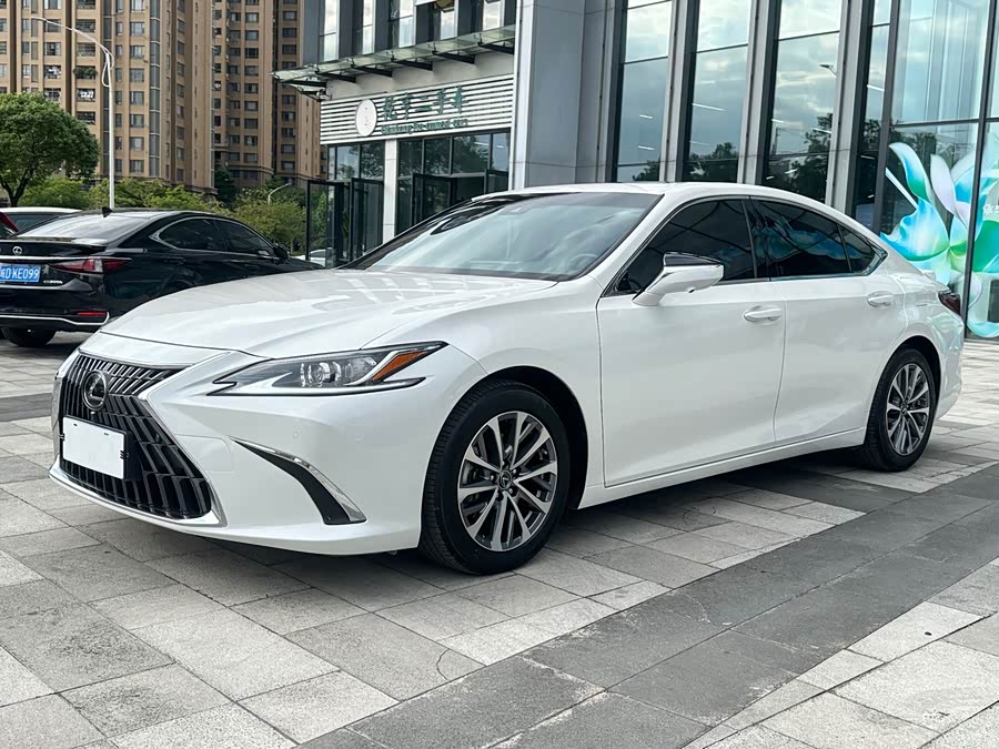 Lexus ES 2022 300h Excellence - zdjęcie 1